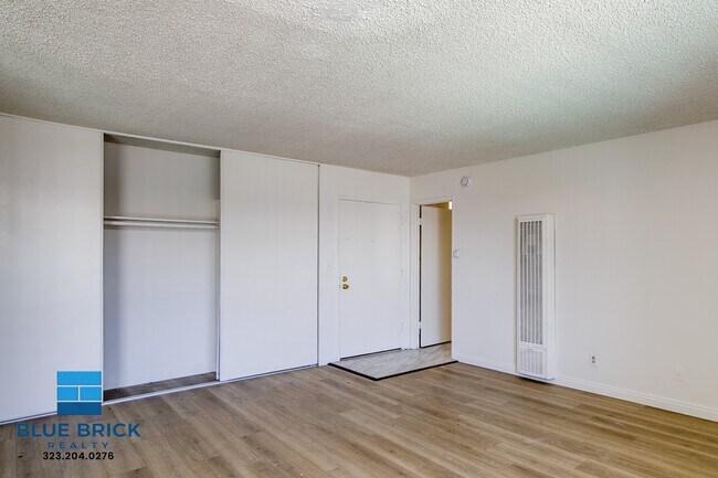 Building Photo - 5452 Corteen Pl