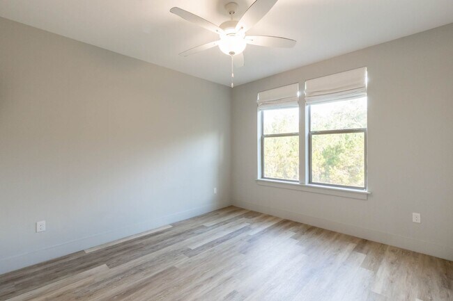 Building Photo - RARE 3 BEDROOM 2 BATH CONDO AT THE INLET -...