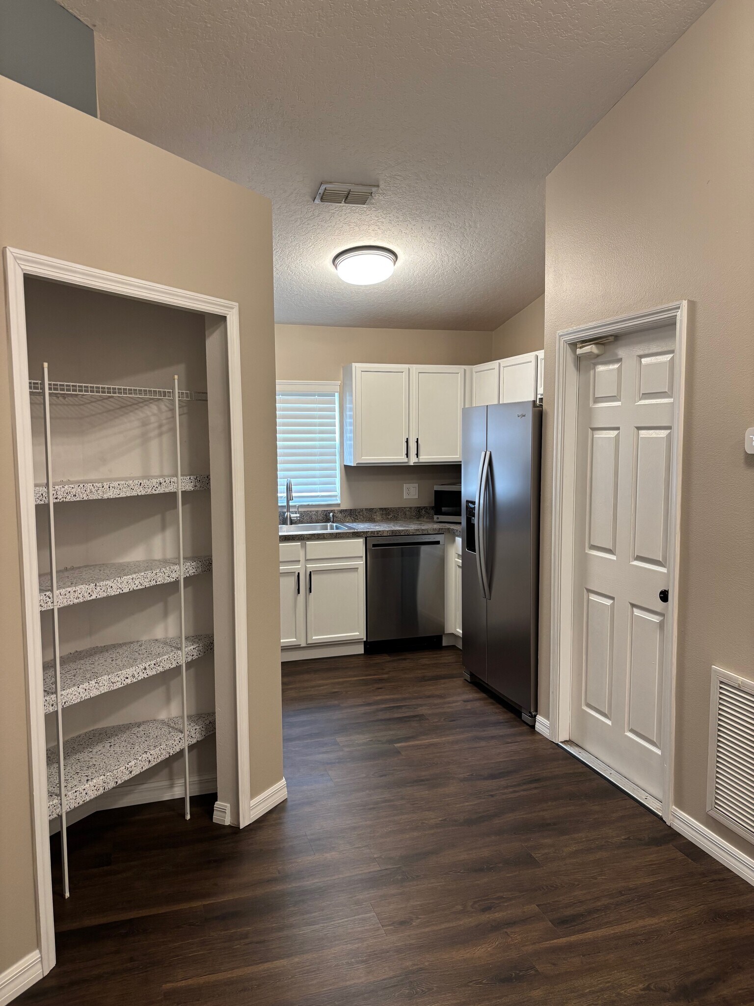Kitchen Nook - 2302 Northern Leaf St