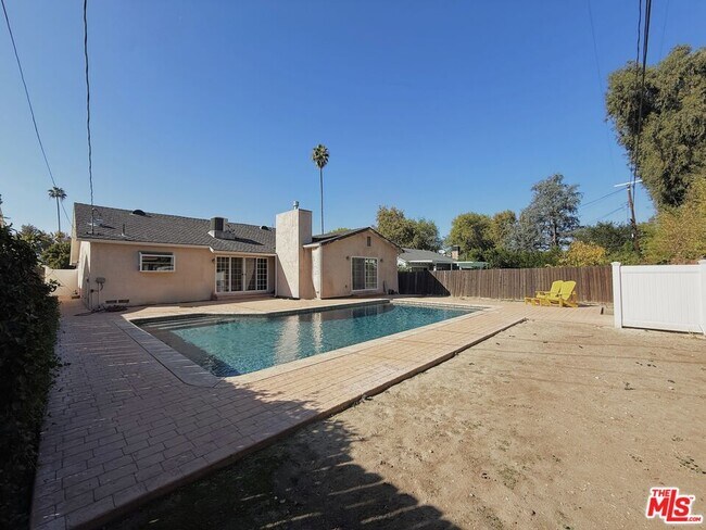 Building Photo - 5932 Cahill Ave