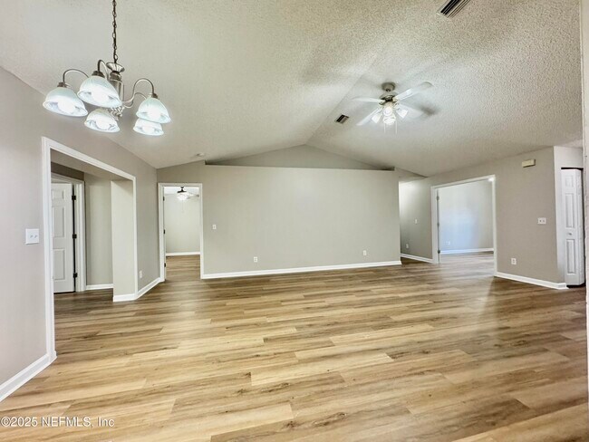 Building Photo - 744 Palm Hammock Cir