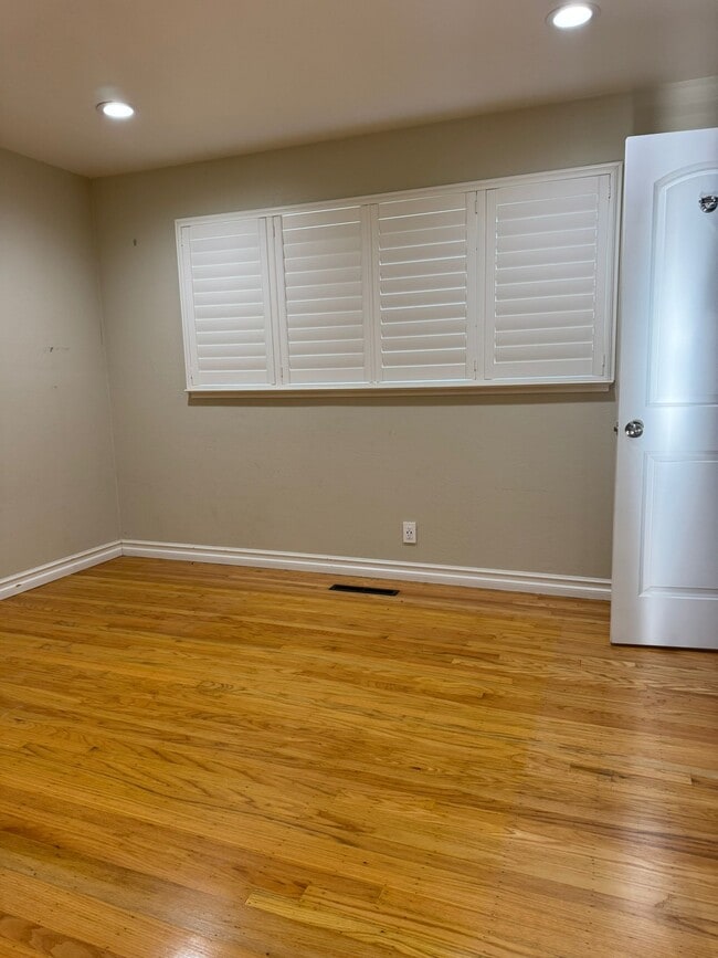 Building Photo - 38267 Farwell Dr