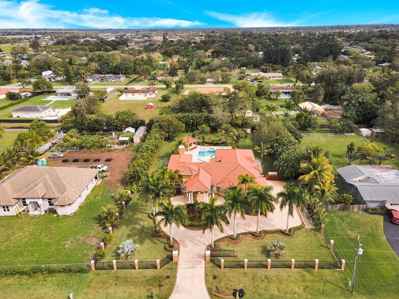 Primary Photo - 5050 SW 166th Ave