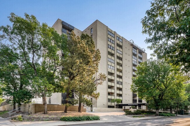 Building Photo - SPACIOUS 2Bd/1BA Condo- Cap Hill Neighborhood! Available NOW!