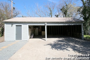 Building Photo - 131 E Ridgewood Ct