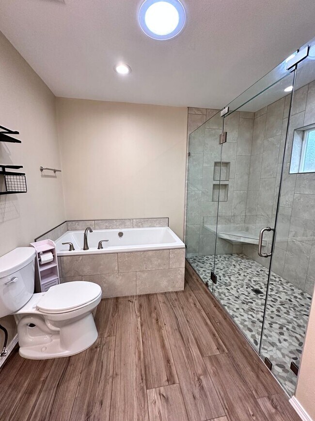 Building Photo - Coming Soon! 1 Bedroom 1 Bathroom with Ref...