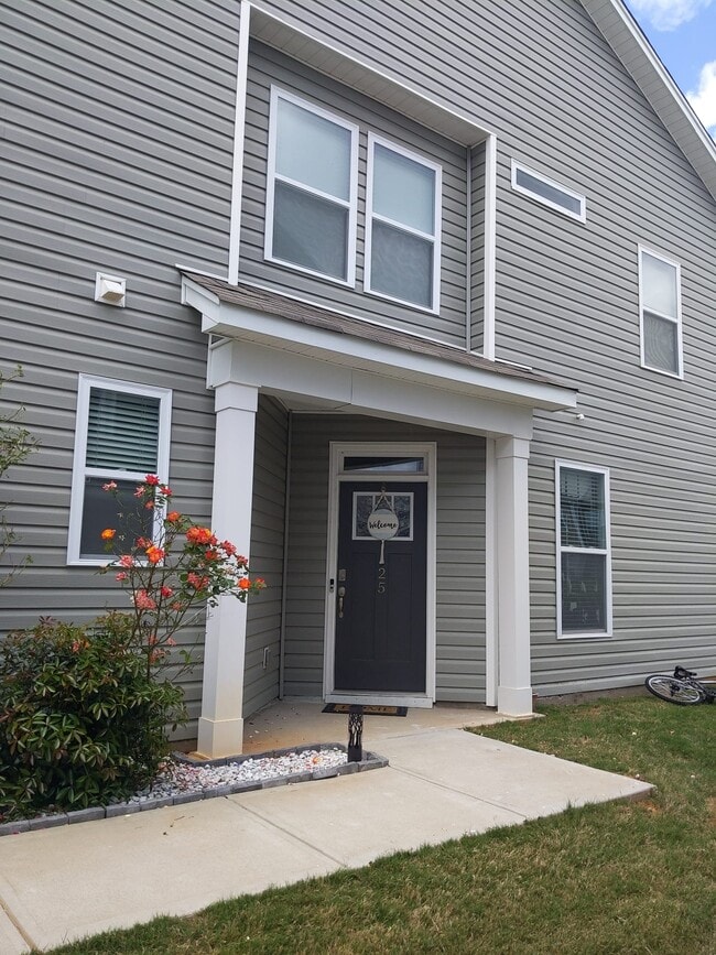 Building Photo - 25 Planters Pl