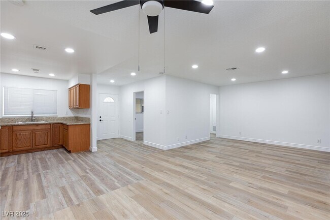 Building Photo - 1513 Bryn Mawr Ave