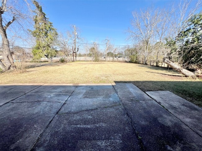 Building Photo - 303 Brigadoon Ln