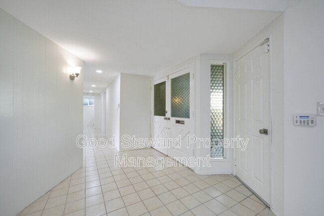 Building Photo - 5111 Roxborough Dr