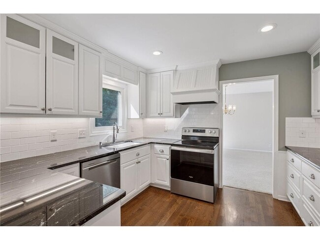 Building Photo - 16091 Highwood Dr