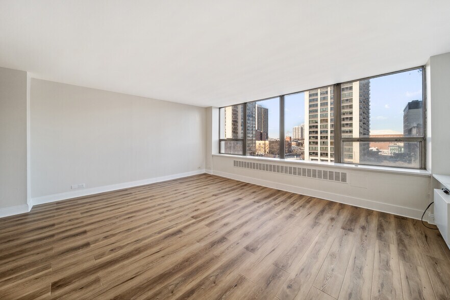 Building Photo - 1460 N Sandburg Ter