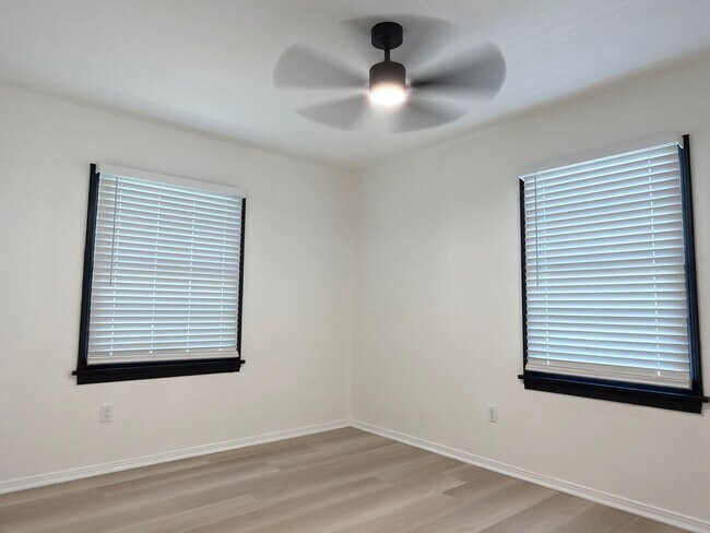 Building Photo - 4446 Linden Ave