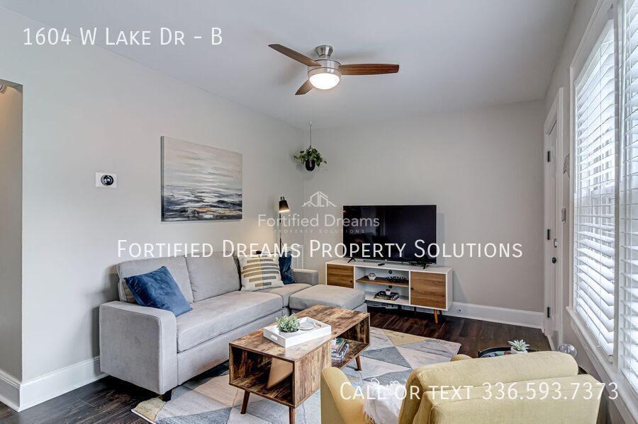 Building Photo - 1604 W Lake Dr