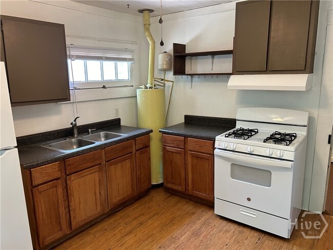 Building Photo - 433 S Rocksprings St