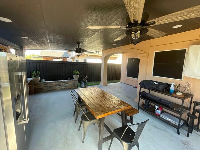 Building Photo - 2306 Leo Reyes Ct