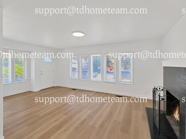 Building Photo - 617 3rd Ave S