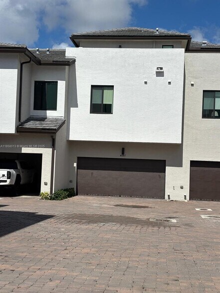 Building Photo - 4281 NW 83rd Ave