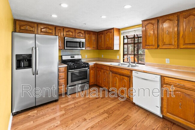 Building Photo - 15421 R St