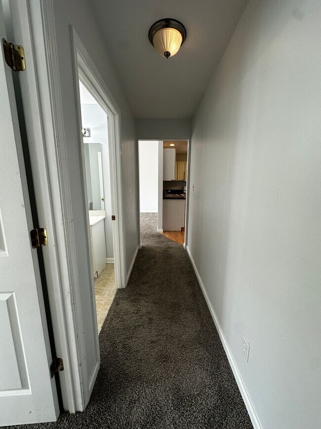 Building Photo - Knoxville 37914 - 3 bedroom, 2 bath home - Contact Regina Upshaw (865) 237-2369