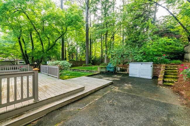Building Photo - 2291 Strathmore Dr NE