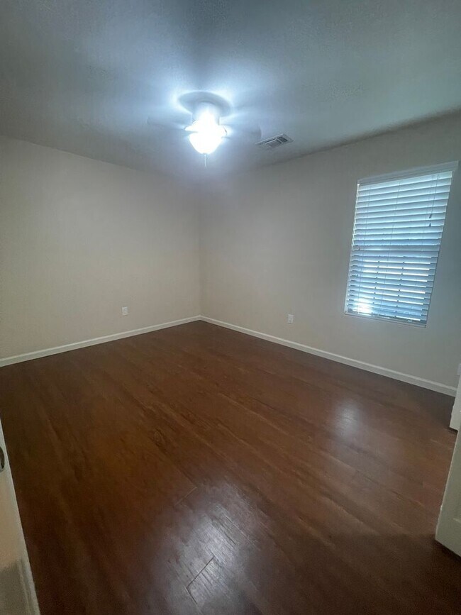 Building Photo - NEW ON MARKET !!