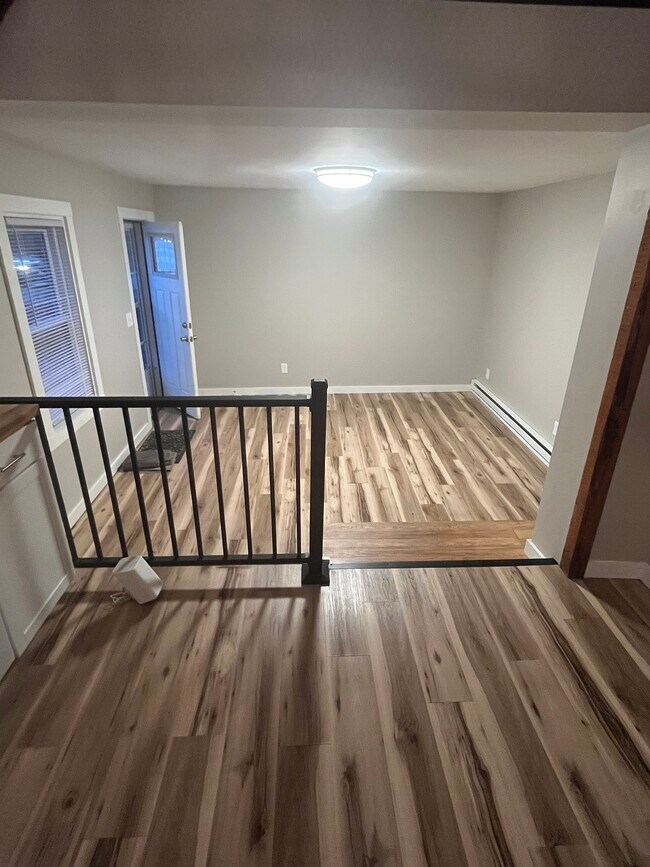 Building Photo - River RD