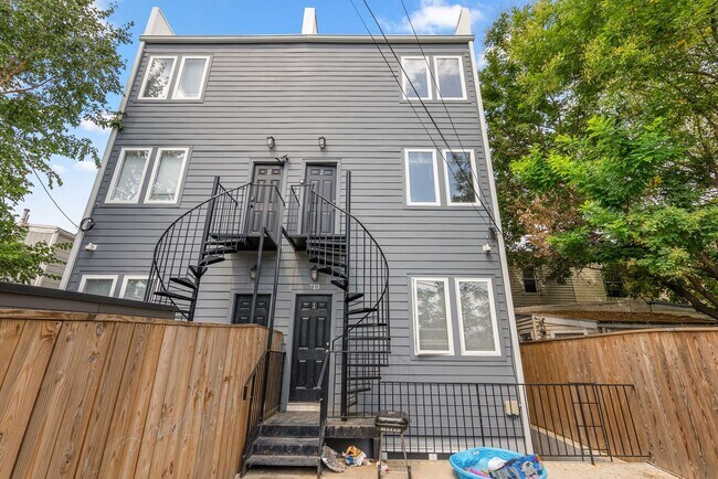 Building Photo - 713 16th St NE