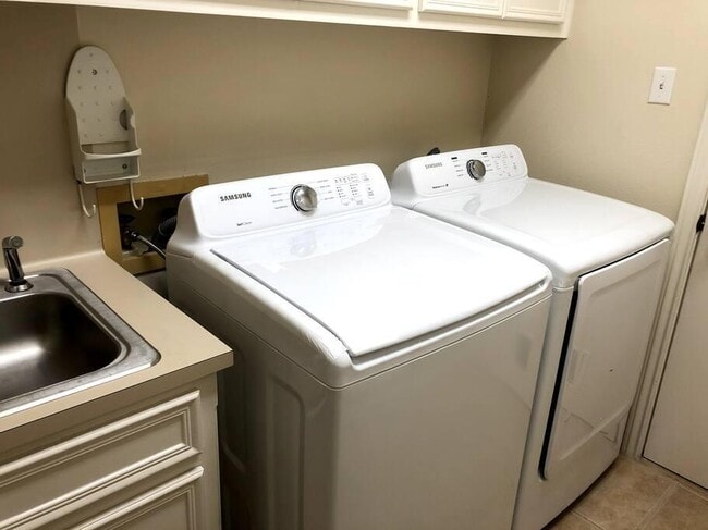 Building Photo - 501 Westbrook Dr