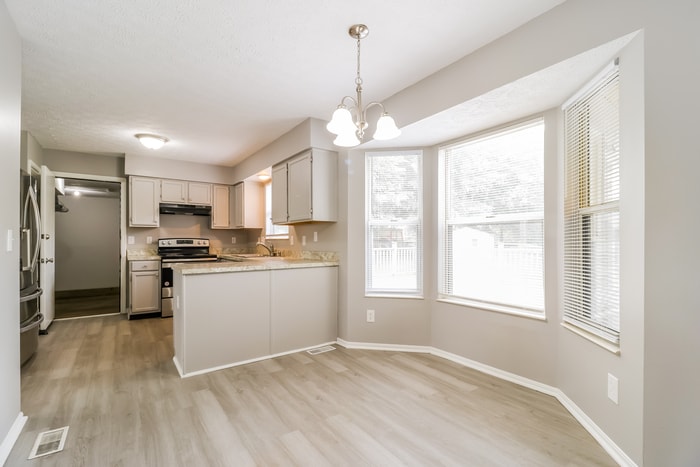 Building Photo - 1203 Lismore