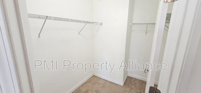 Building Photo - 15217 Evergreen Oak Loop