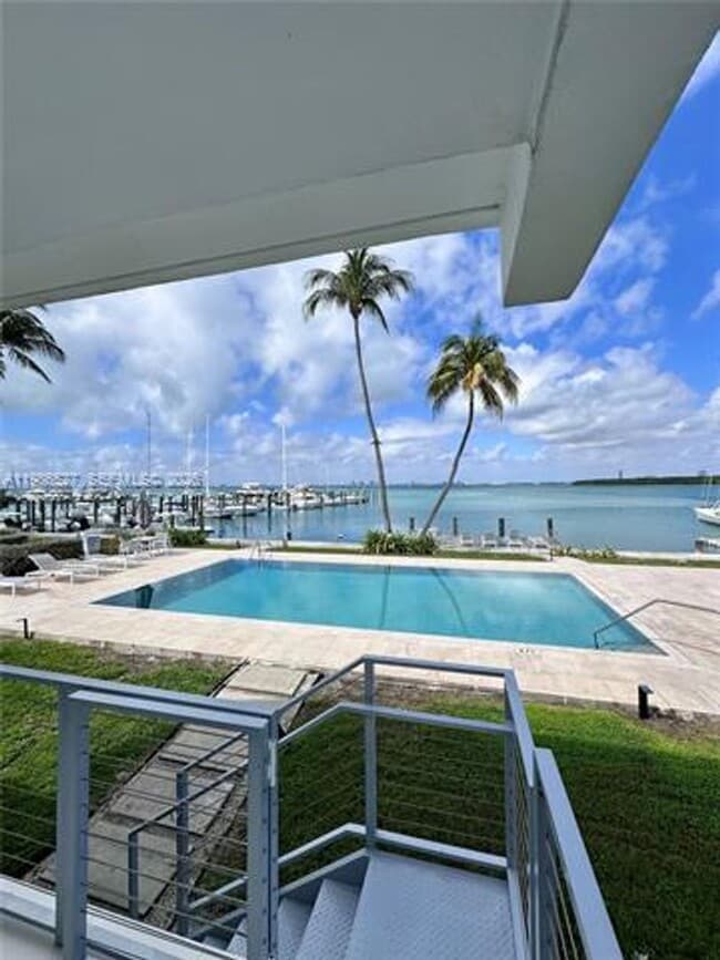 Building Photo - 166 Harbor Dr