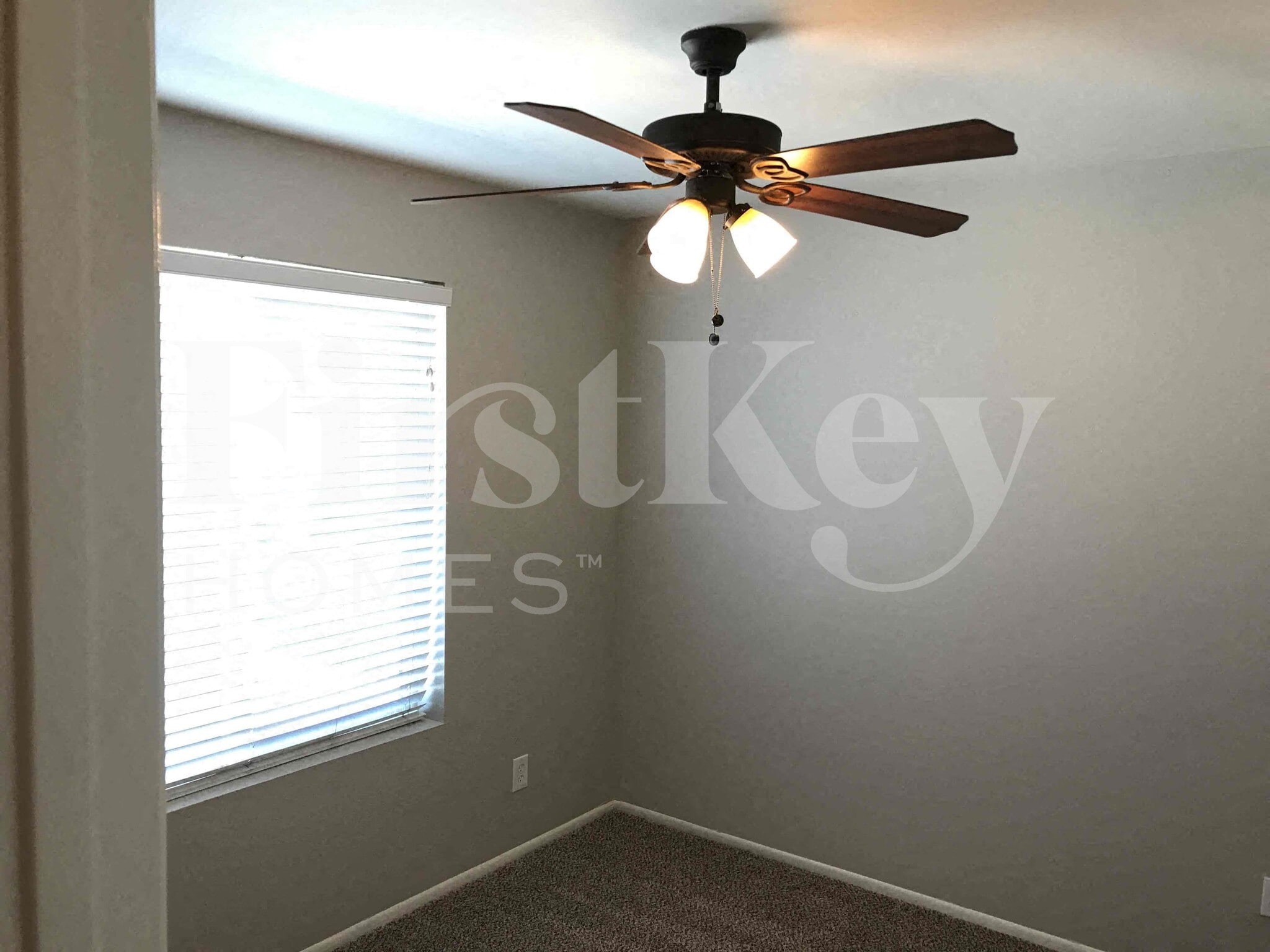 Building Photo - 4841 W Paradise Ln