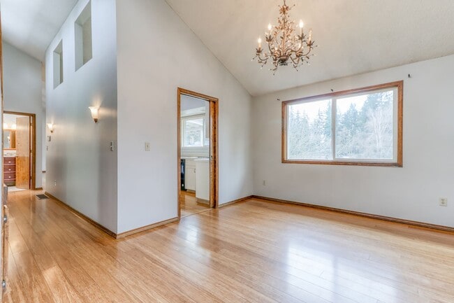 Building Photo - Custom 4BD Salmon Creek Home!