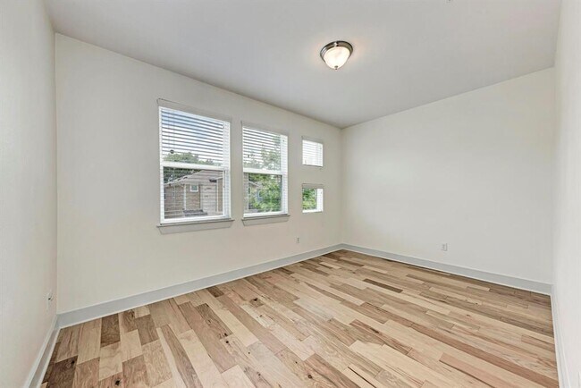 Building Photo - 1506 Homespun Rd