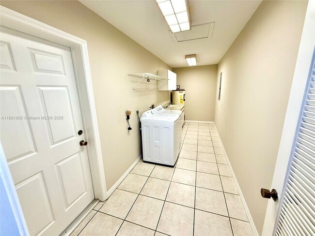 Building Photo - 17501 SW 92nd Ct