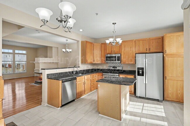 Building Photo - 968 Harrison Cir
