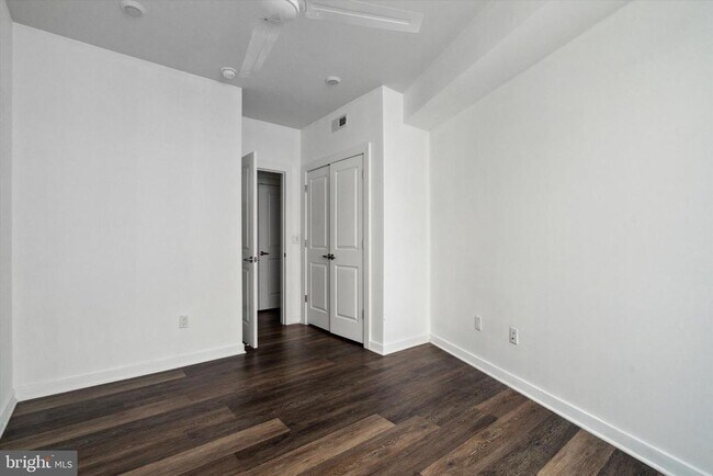 Building Photo - 4217 Chestnut St