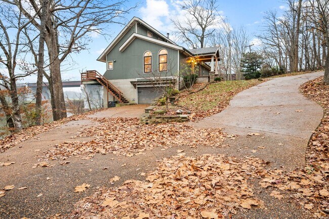 Building Photo - FREE RENT! Luxury Living on the River — Your Dream Home Awaits