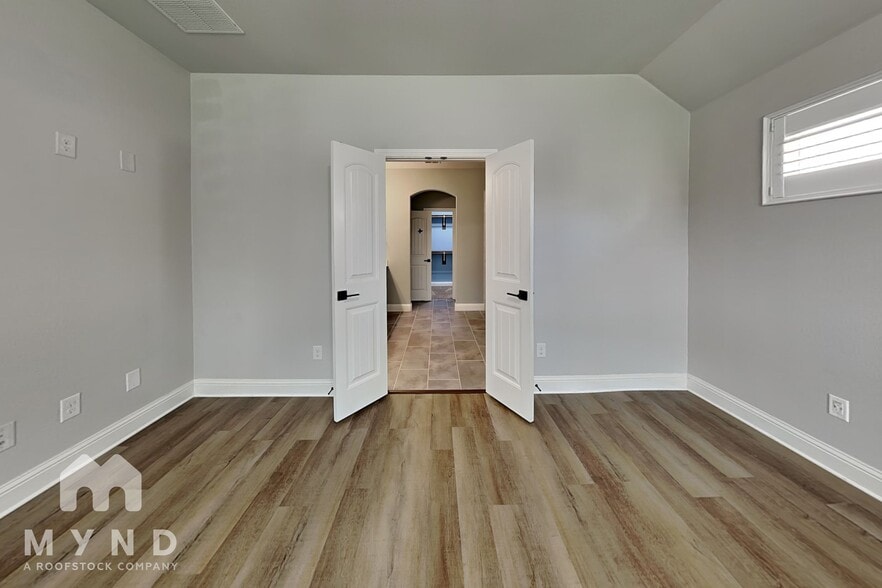 Building Photo - 1008 Rose Garden Dr