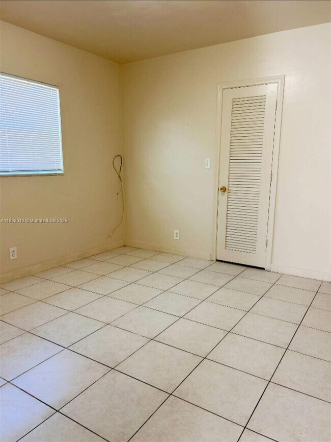 Building Photo - 4011 NW 30th Terrace