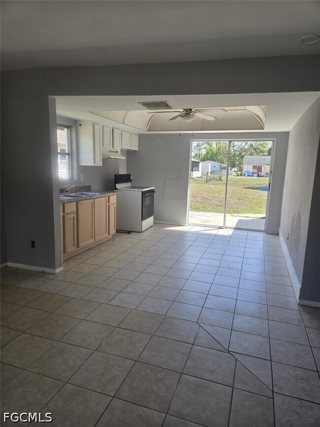 Building Photo - 2109 Eloise Cir