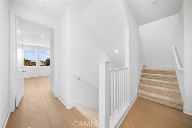 Building Photo - 410 Lobata
