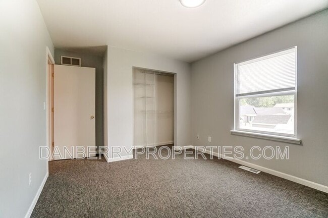 Building Photo - 3704 Willow Run Dr