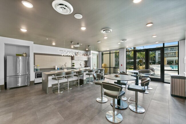 Building Photo - 8302 Baymeadows Rd E