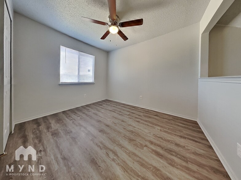 Building Photo - 10349 Wood Heights Dr