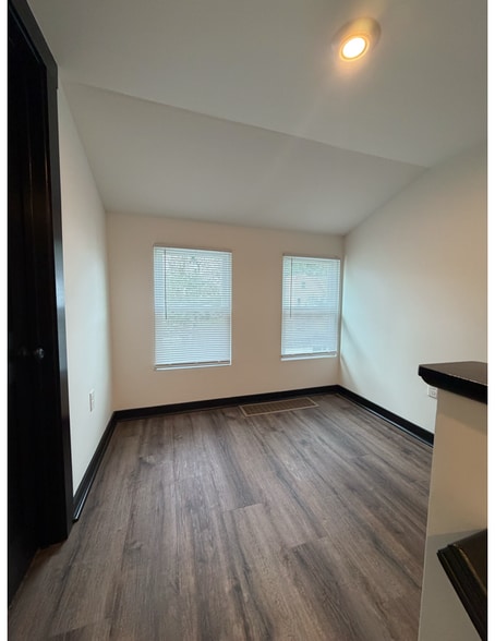 Building Photo - 2819 White Oak Dr