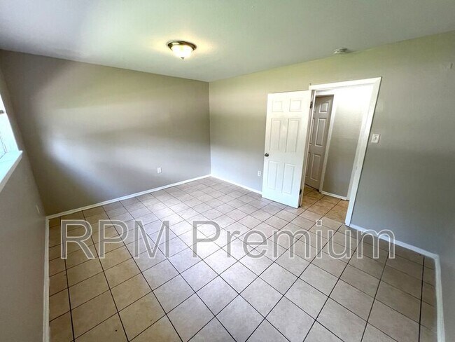 Building Photo - 6132 Pontotoc St