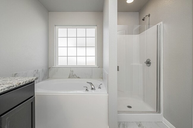 Building Photo - Bright & Cozy Home