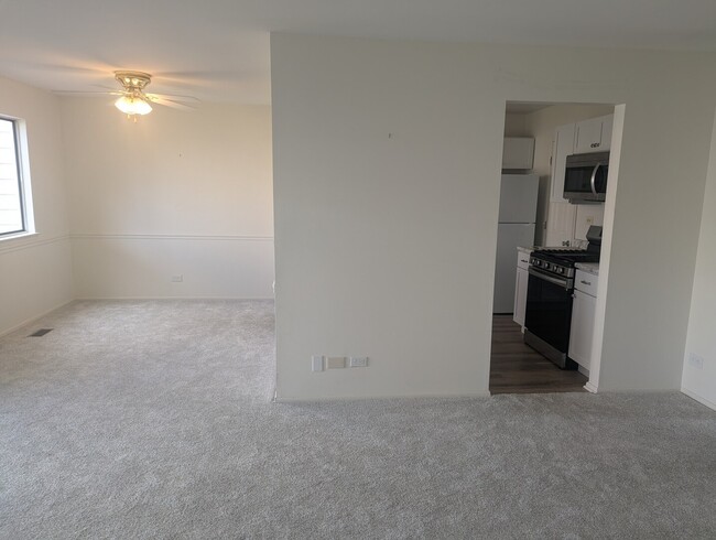 Building Photo - 600 Eastview Ct